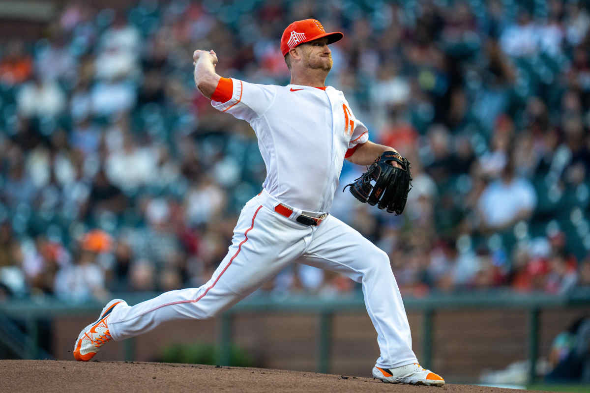 SF Giants starting pitcher Alex Cobb delivers a pitch against the Cincinnati Reds during the first inning at Oracle Park on August 29, 2023.